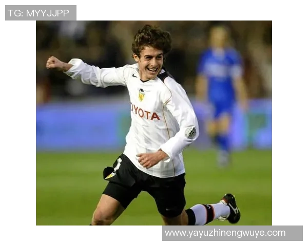 五号足球球星身材偏小但技艺非凡的传奇人物揭秘